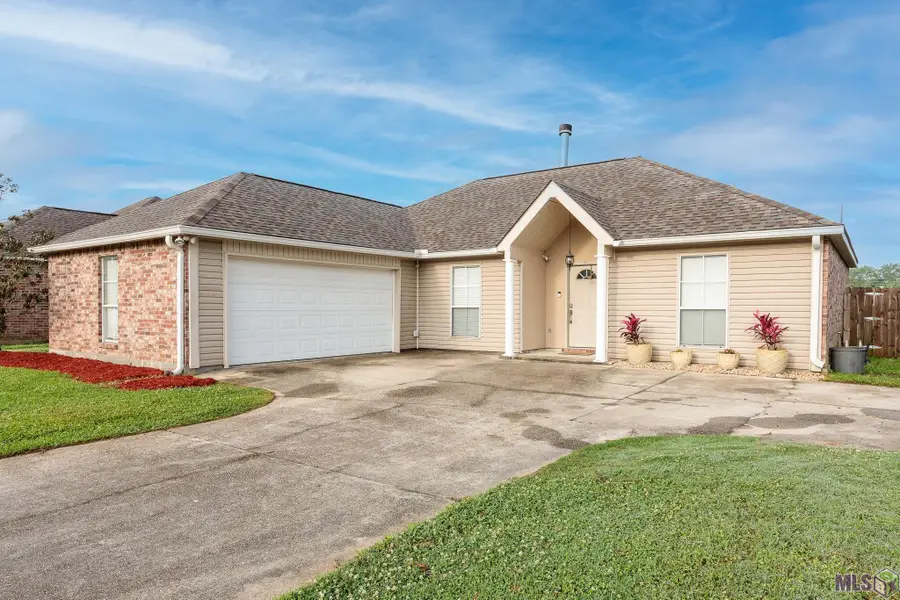 13417 Orleans Dr, Gonzales, LA 70737 - #2