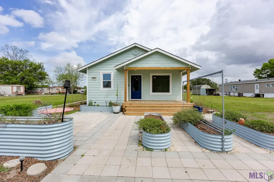 8495 Newfield Dr, Livonia, LA 70755 - #3