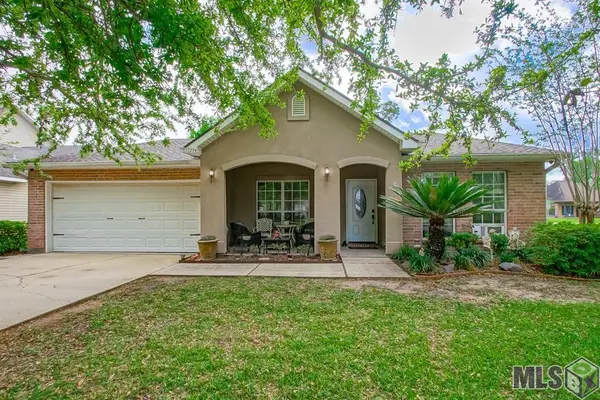 17294 W Autumn Dr, Prairieville, LA 70769