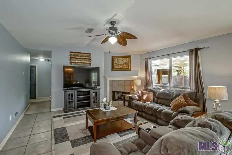 17294 W Autumn Dr, Prairieville, LA 70769 - #2