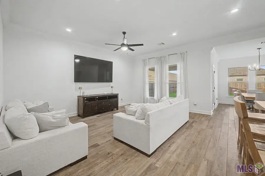 6492 Island Edge Dr, Gonzales, LA 70737 - #3