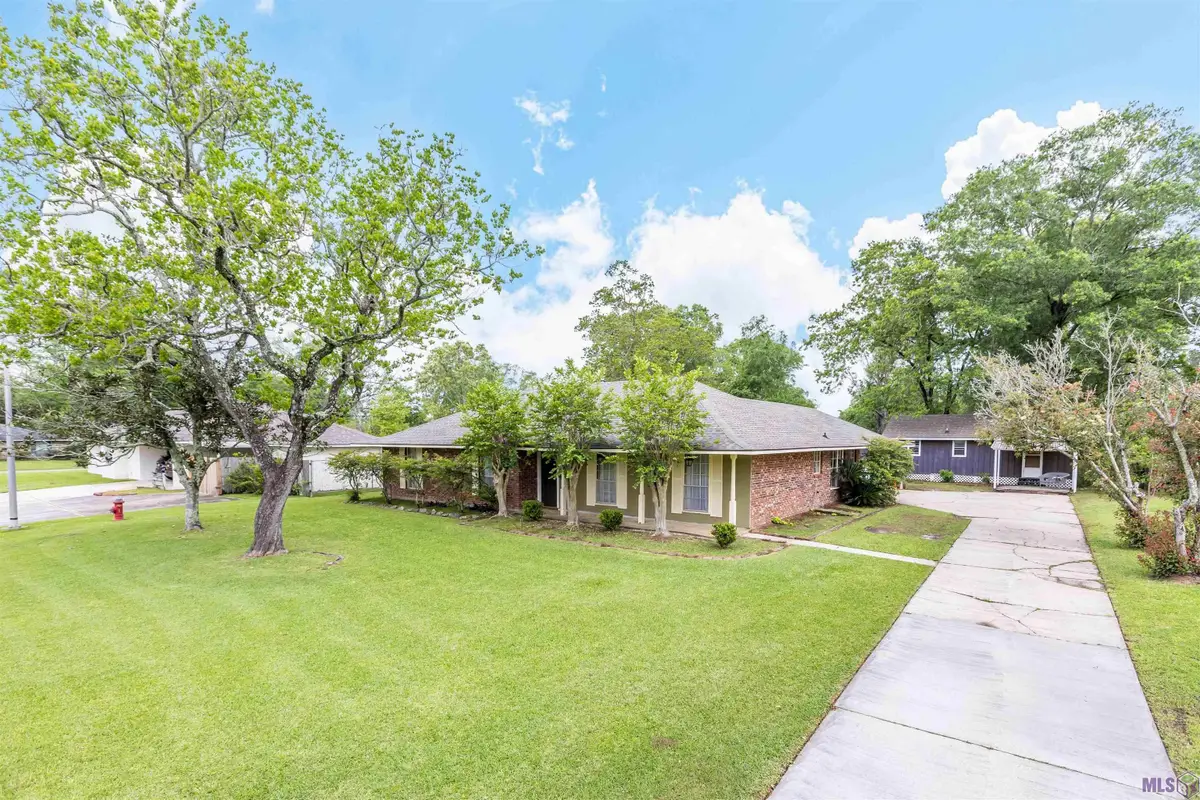 705 Dawes Dr, Denham Springs, LA 70726 - #1