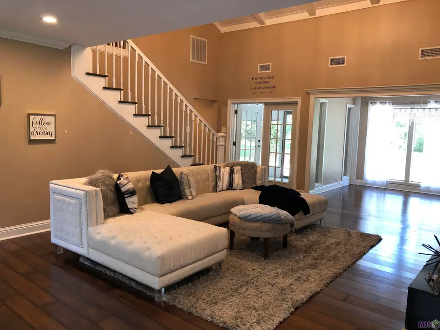 465 Donald Dr, Denham Springs, LA 70726 - #3