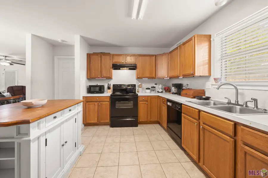 12823 Hazelwood Dr, Denham Springs, LA 70726 - #3