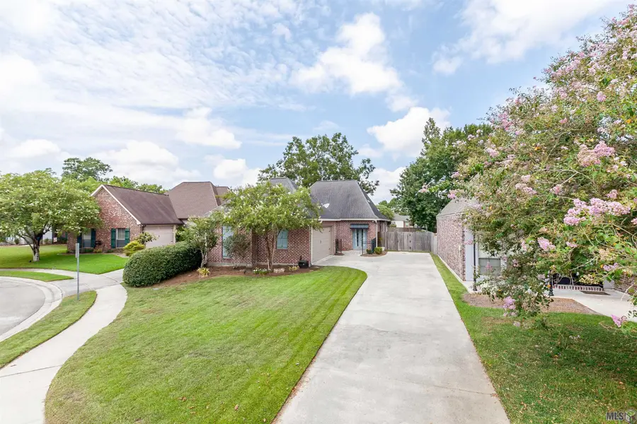 10131 Hillmont Ave, Baton Rouge, LA 70810 - #2