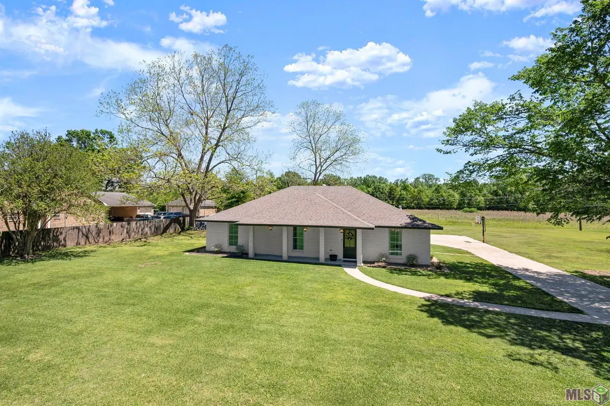 907 Colonial Dr, Port Allen, LA 70767 - #1