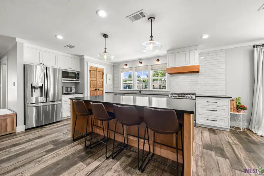 907 Colonial Dr, Port Allen, LA 70767 - #3