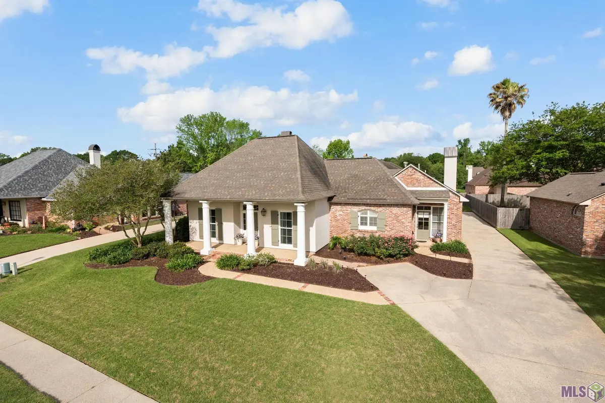 17952 Heritage Estates Dr, Baton Rouge, LA 70810 - #1