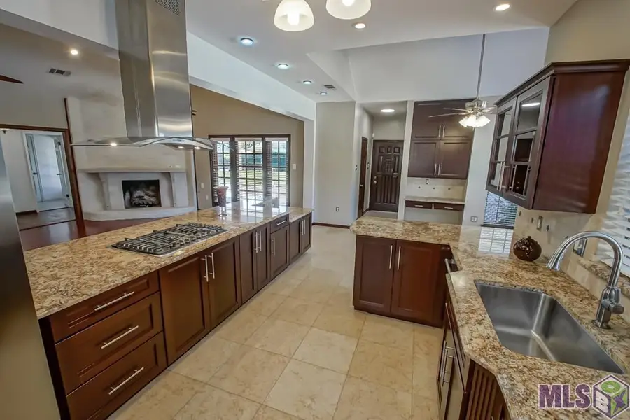 3812 Lake Larouge Dr, Baton Rouge, LA 70816 - #3