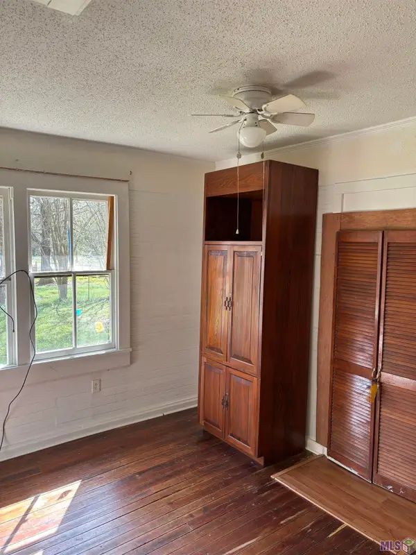 14212 Pine Ln, Walker, LA 70785