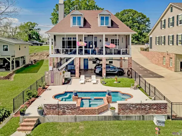 7890 False River Rd, Oscar, LA 70762