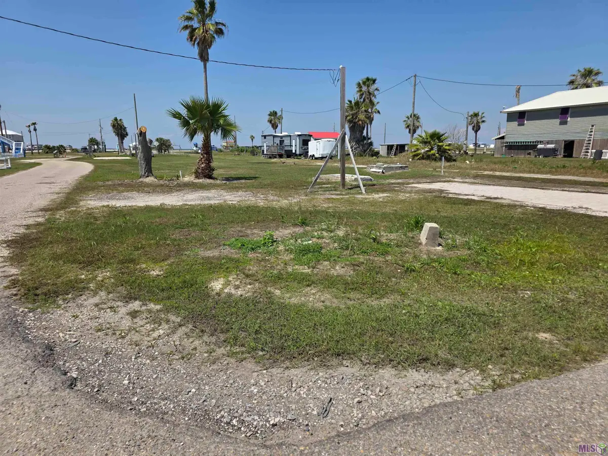 166 W Central Ave, Grand Isle, LA 70358 - #1