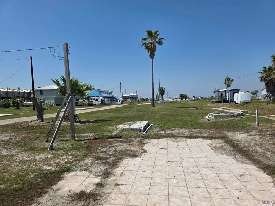 166 W Central Ave, Grand Isle, LA 70358 - #3