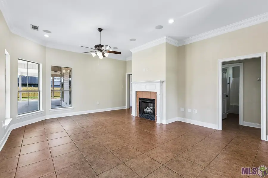 9066 Willow Point Dr, Denham Springs, LA 70726 - #3
