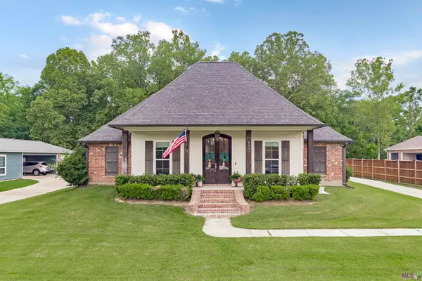 8823 Round Oak Dr, Baton Rouge, LA 70817