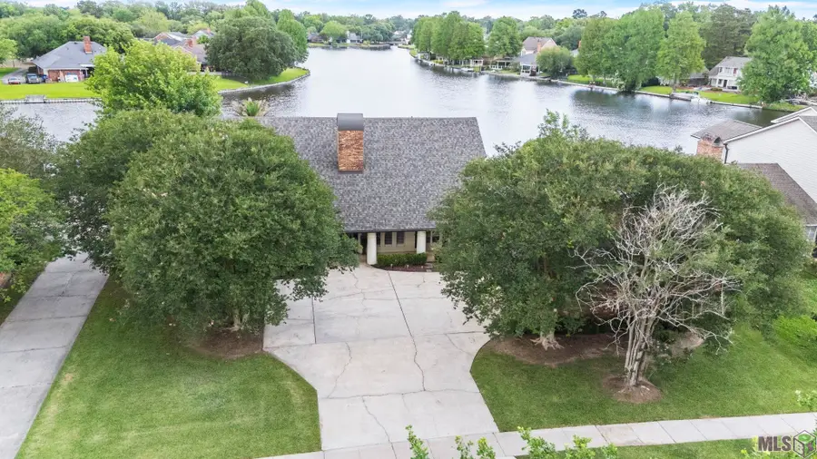 12327 Lake Sherwood Ave S, Baton Rouge, LA 70816 - #2
