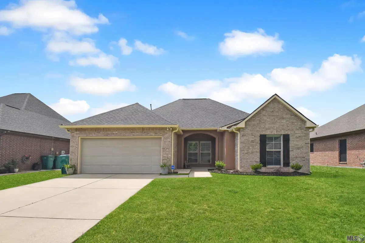 23261 Conifer Dr, Denham Springs, LA 70726 - #1