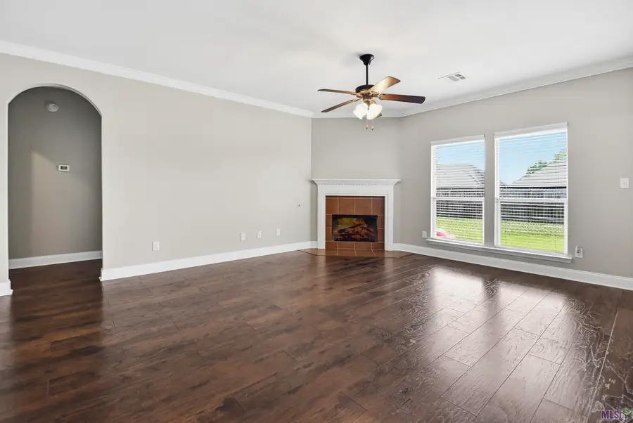 23261 Conifer Dr, Denham Springs, LA 70726 - #2