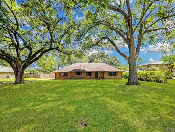 6526 Martin Dr, Zachary, LA 70791