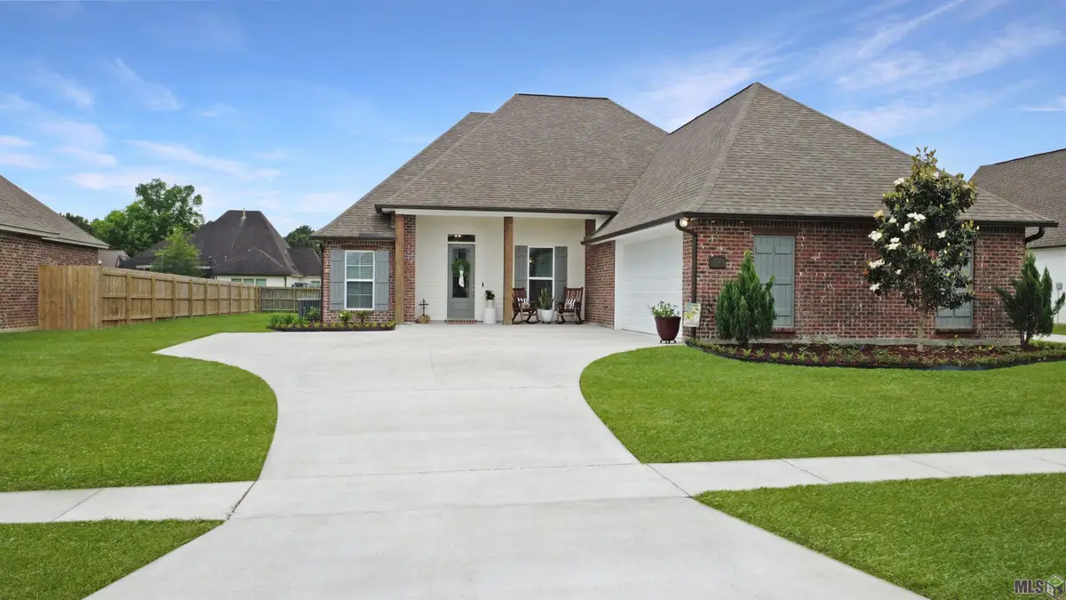 7236 Effie Dr, Denham Springs, LA 70706 - #1