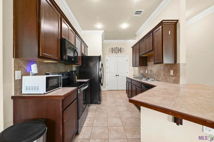 23369 Mango Dr, Denham Springs, LA 70726 - #2