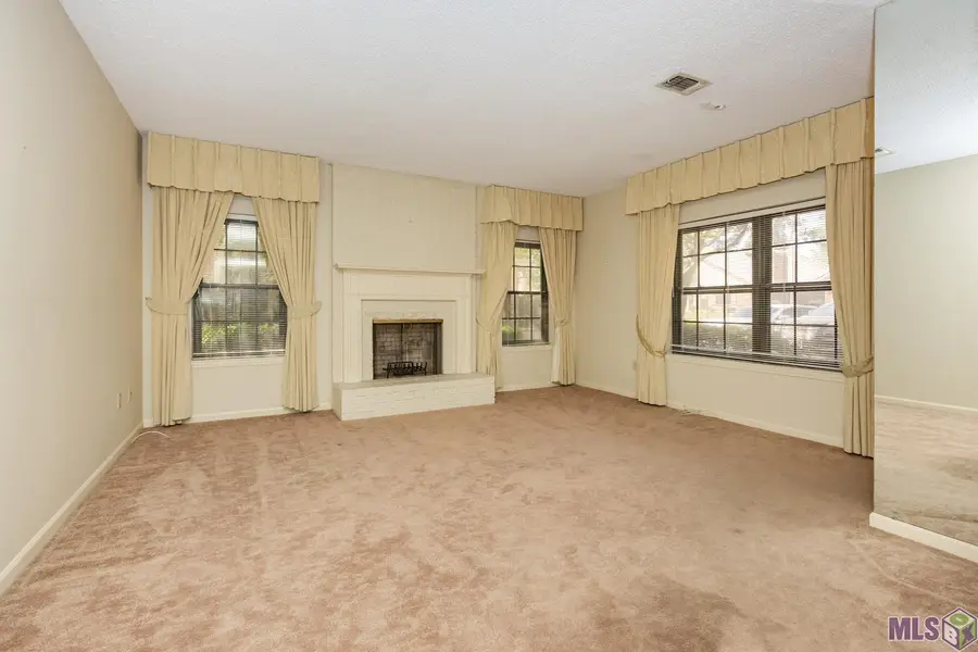 2033 W Magna Carta Pl, Baton Rouge, LA 70815 - #2