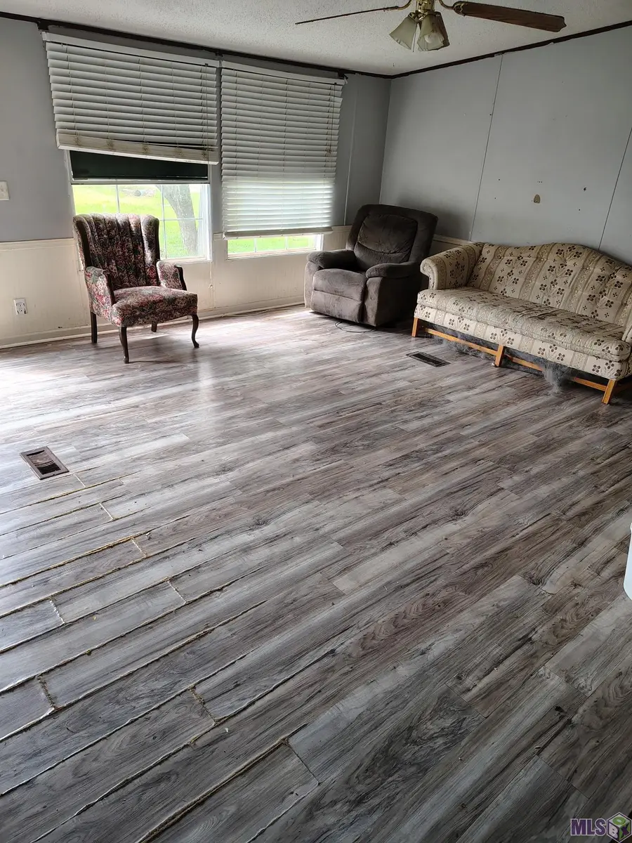 9949 King Arthur Ave, Denham Springs, LA 70706 - #2