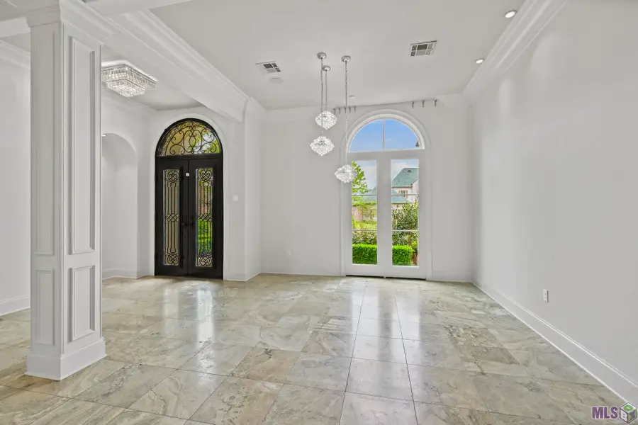 18642 Santa Maria Dr, Baton Rouge, LA 70809 - #2