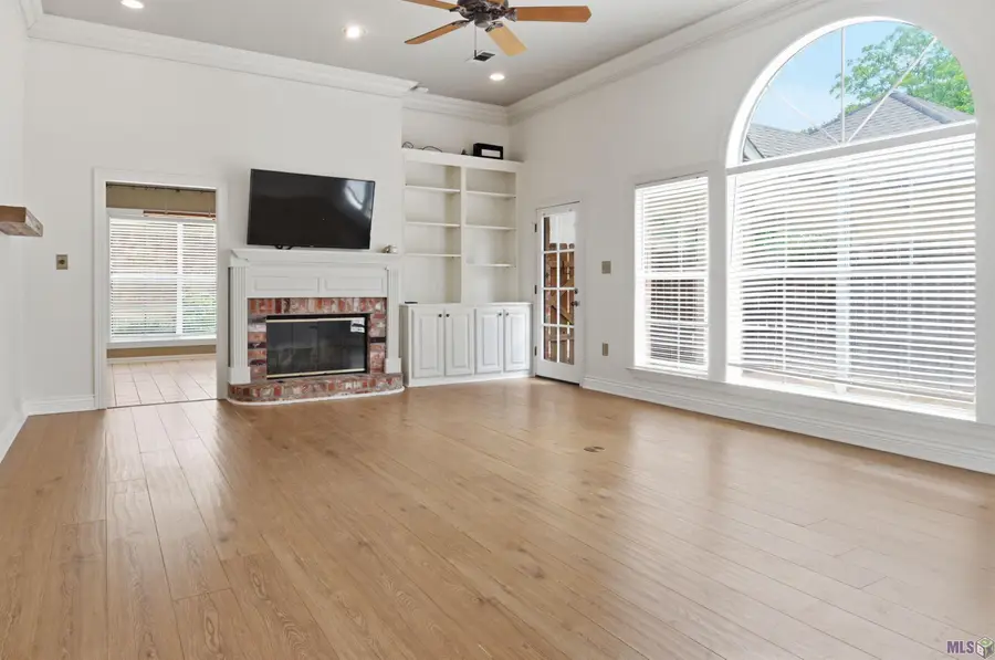 2040 Oakcliff Dr, Baton Rouge, LA 70810 - #2