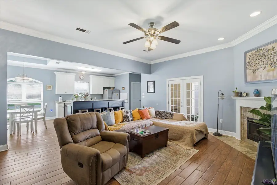 2047 Falconcrest Dr, Denham Springs, LA 70726 - #3