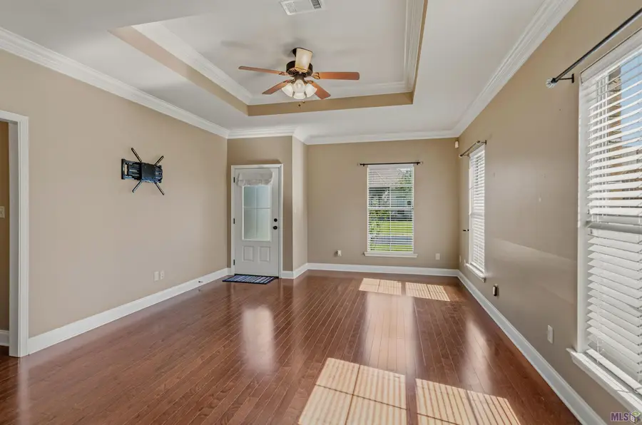 39112 Driftwood Lake Dr, Gonzales, LA 70737 - #2