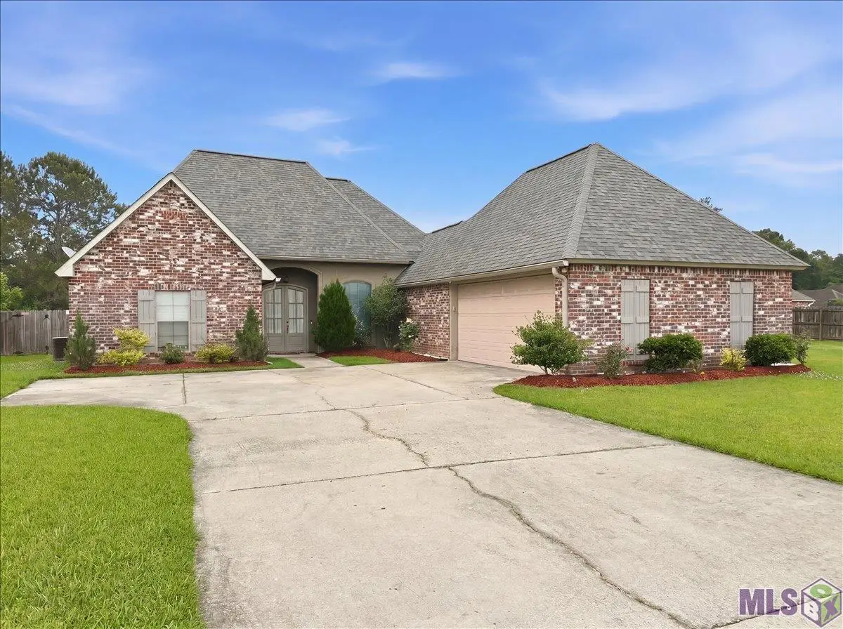 33902 Renee Dr, Denham Springs, LA 70706 - #1