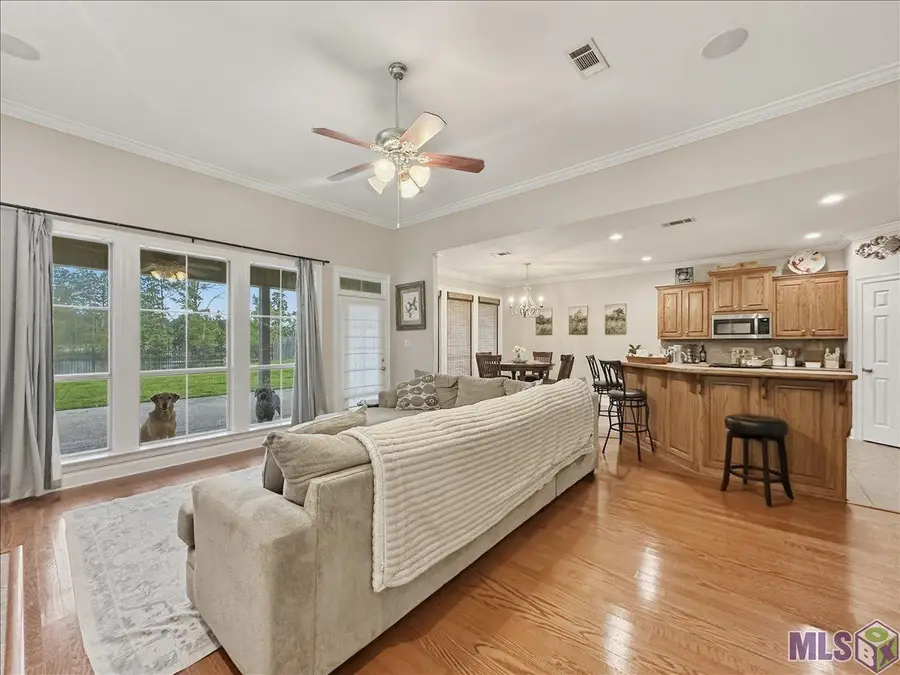 33902 Renee Dr, Denham Springs, LA 70706 - #2