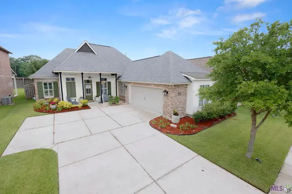 3135 Meadow Grove Ave, Zachary, LA 70791