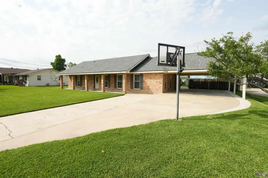 670 Venzule Dr, Brusly, LA 70719 - #2