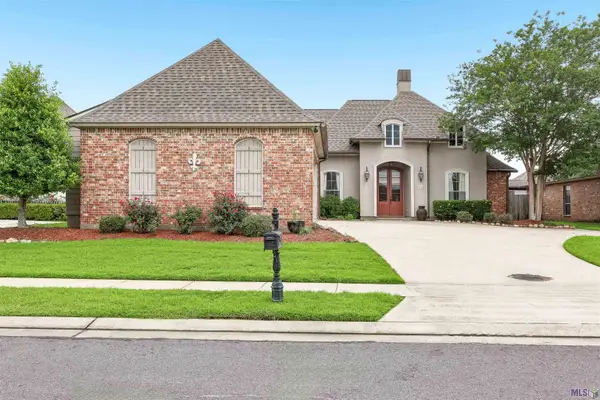 9040 Spring Grove Dr, Baton Rouge, LA 70809