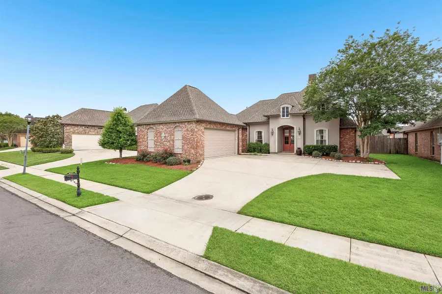9040 Spring Grove Dr, Baton Rouge, LA 70809 - #2