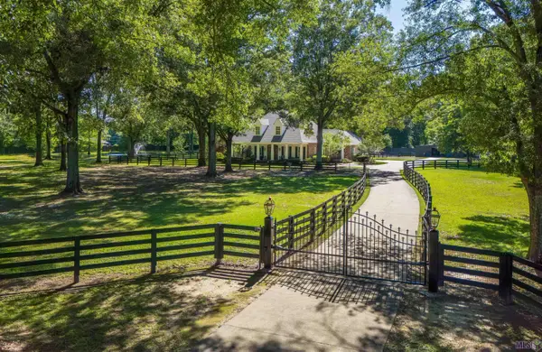 19919 Tucker Rd, Zachary, LA 70791