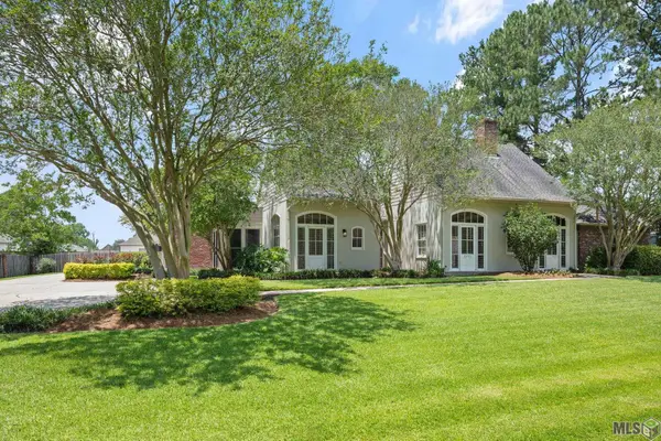 8226 Oakbrook Dr, Baton Rouge, LA 70810