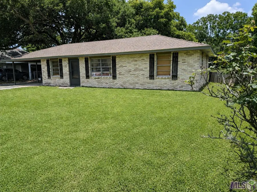 2642 S Remy Robert Ave, Gonzales, LA 70737 - #2