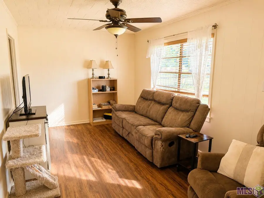 2642 S Remy Robert Ave, Gonzales, LA 70737 - #3