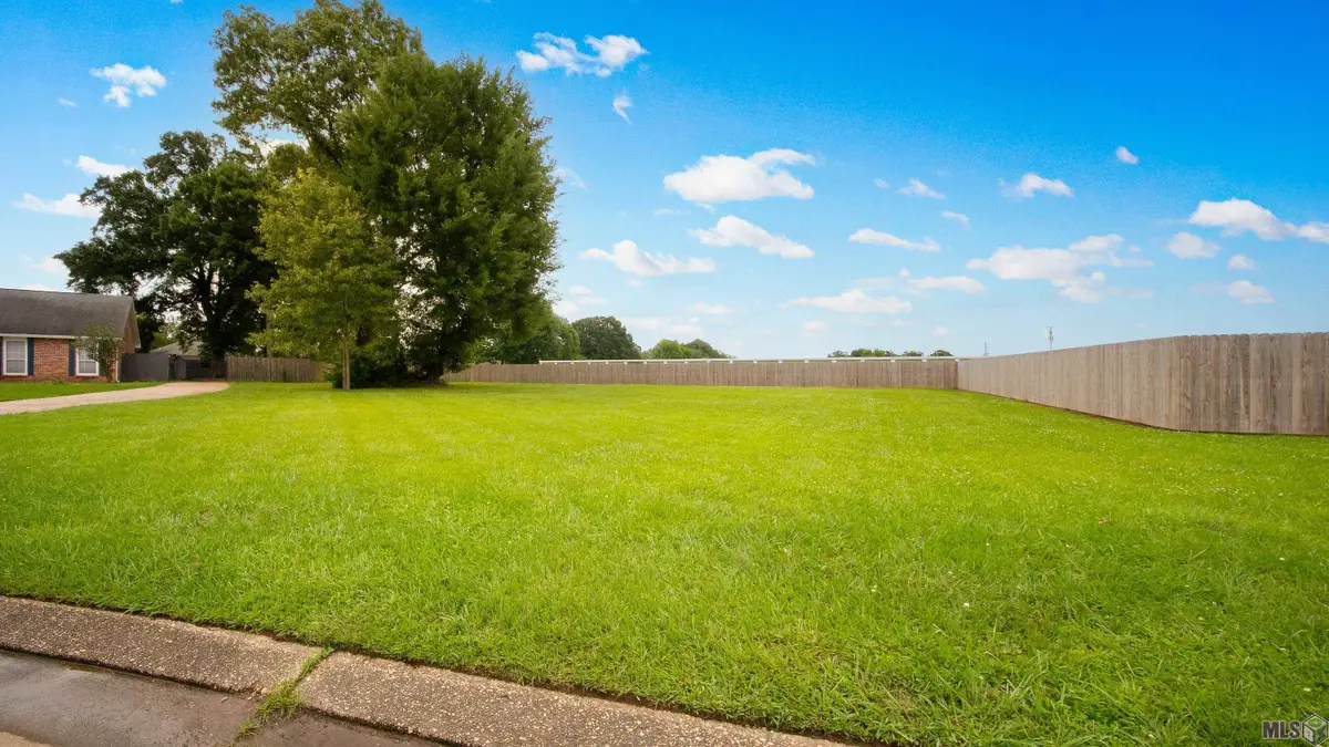 1805 E Carriage House Dr, Baton Rouge, LA 70815 - #1