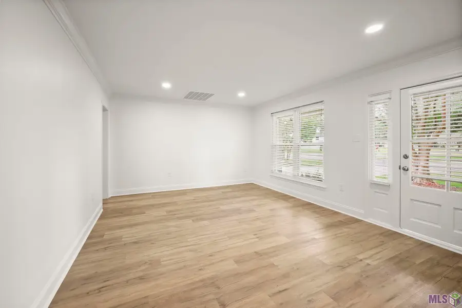 12269 N Lakeview Dr, Oak Hills Place, LA 70810 - #2