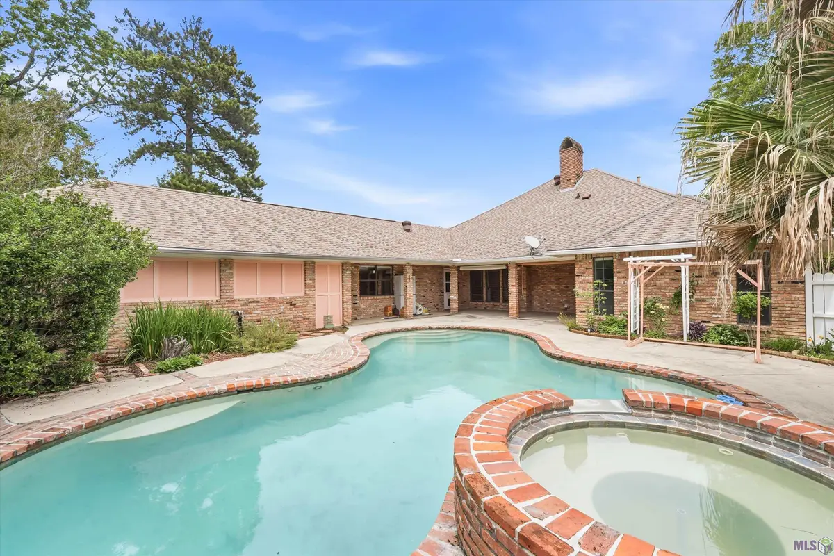 5654 Vicksburg Dr, Baton Rouge, LA 70817 - #1
