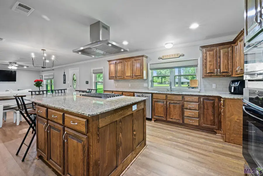8716 James St, Denham Springs, LA 70726 - #2