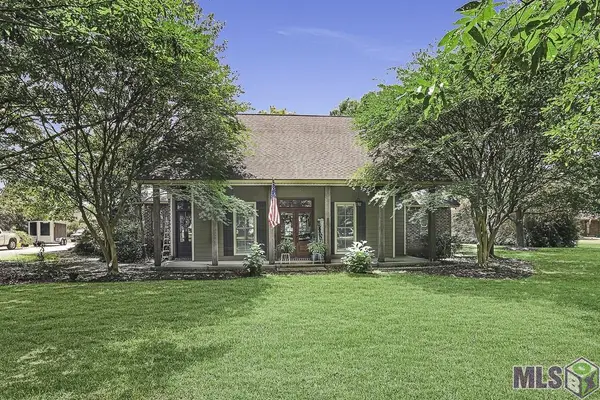 8567 Pin Oak Dr, Zachary, LA 70791