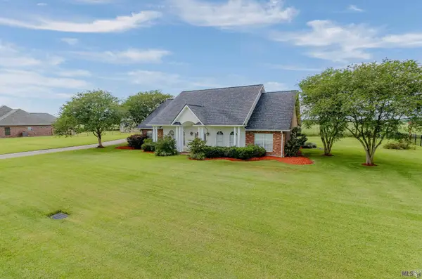 212 Chateau Dr, Lockport, LA 70374