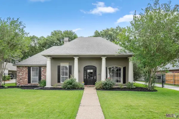 13111 Quail Meadow Dr, Saint George, LA 70817