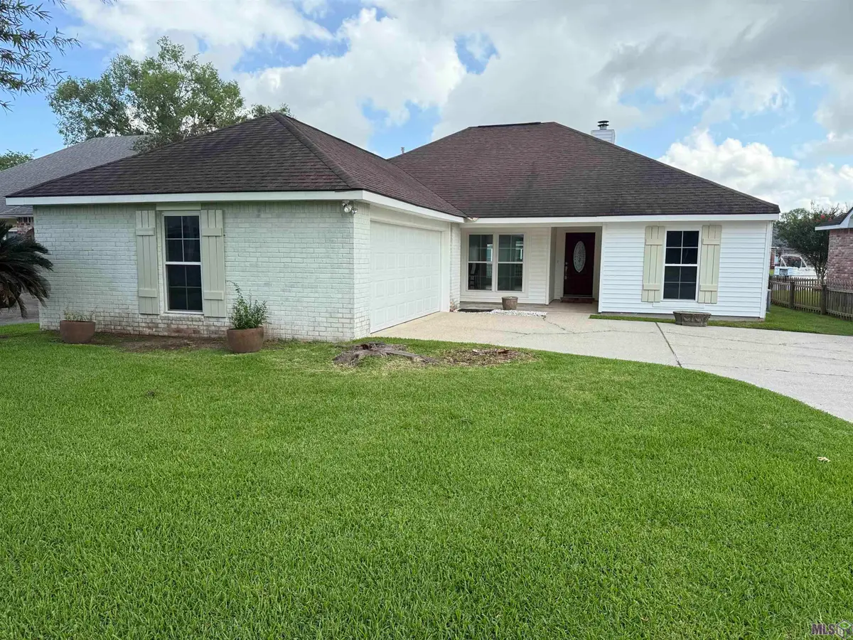 17433 Lake Iris Ave, Saint George, LA 70817 - #1