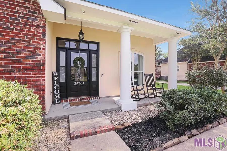 39504 Woodlake Dr, Prairieville, LA 70769 - #2